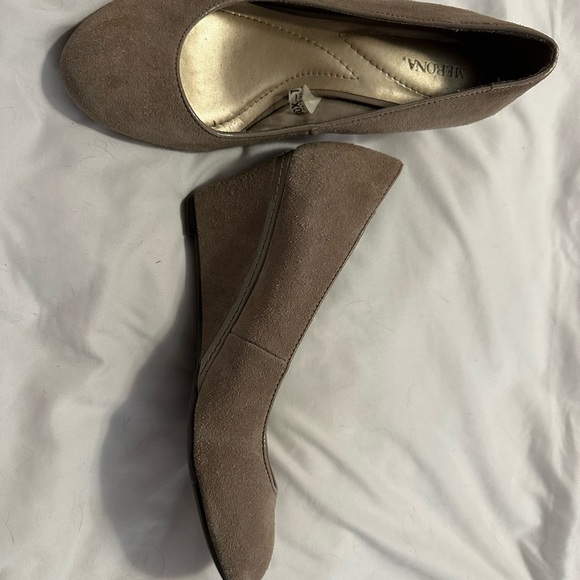 Taupe faux suede wedge shoes - Picture 2 of 2